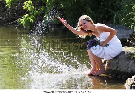 1 Imágenes De Young Girl Squirting Water Lakelake Imágenes Fotos Y Vectores De Stock
