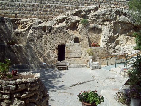 As you can see, this tomb fits the bible says jesus was laid in a new tomb in which no one had yet been laid (john 19:41). 365 Days of Falafel: Jerusalem: The Garden Tomb