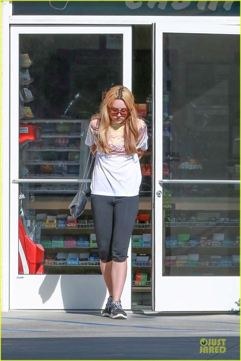 Photo Amanda Bynes Stops At Gas Station For Rolling Paper 06 Photo