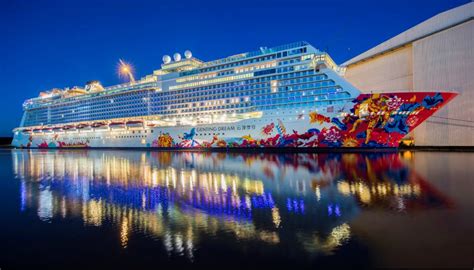 GENTING DREAM - Dream Cruise line