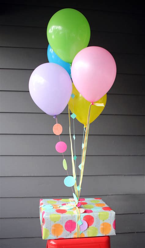 Handmade birthday mothers day gifts idea for her/him, wife, girlfriend. DIY Balloon Birthday Gift Wrap PLUS Free Printable ...