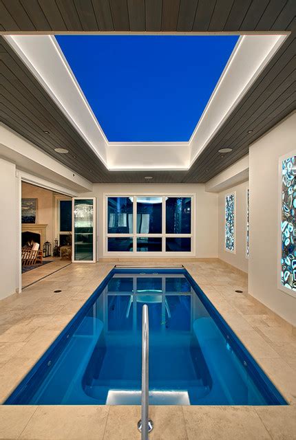 Indoor Pool With Retracting Skylight In Chicago Klassisch Modern