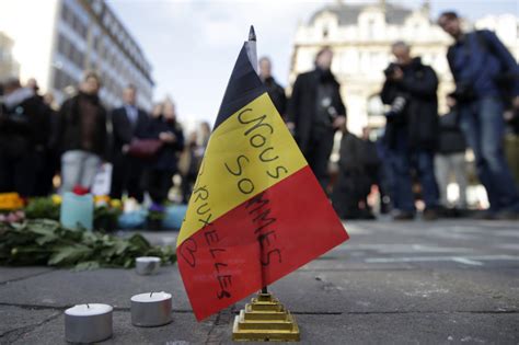 Une journée de deuil, marquée par une minute de silence, sera observée vendredi en belgique pour rendre hommage aux 28 enfants et adultes ayant trouvé la nous vivons une tragédie nationale (.) Attentats à Bruxelles : ce qu'implique le deuil national ...