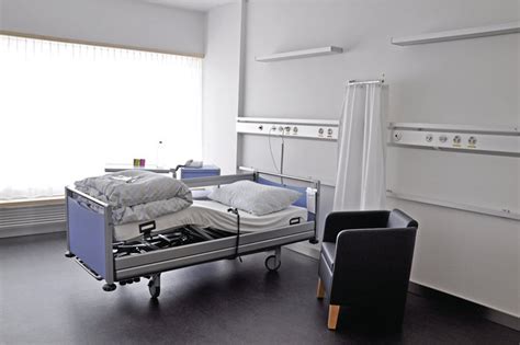 Es wurde für eine sichere pflegeumgebung für den patienten entwickelt, in der ruhe und erholung sowohl sicher als auch therapeutisch sein sollen. Duden | Krankenhausbett | Rechtschreibung, Bedeutung ...