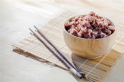 Benarkah Kalori Nasi Merah Lebih Rendah Daripada Nasi Putih