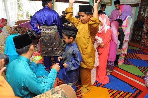 Hari raya nyepi sebenarnya merupakan perayaan tahun baru hindu berdasarkan penanggalan/kalender caka, yang dimulai sejak tahun 78 masehi. Disini Aku Ukir......: gambar hari raya 2011..