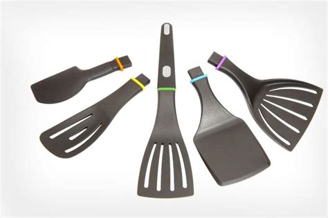 This Modular Spatula Handle Can Use 5 Different Kitchen Utensils
