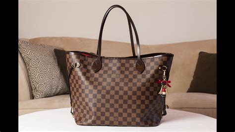 The world leader in luxury, louis vuitton has been synonymous with the art of stylish travel since 1854. Louis Vuitton Neverfull MM Review - YouTube