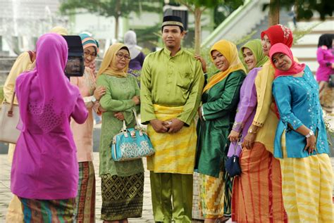 Pakaian Adat Melayu Pontianak Pakaian Adat Melayu Untuk Pria Terdiri