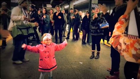 This Little Girls Dancing In The Subway Is So Adorable People Start