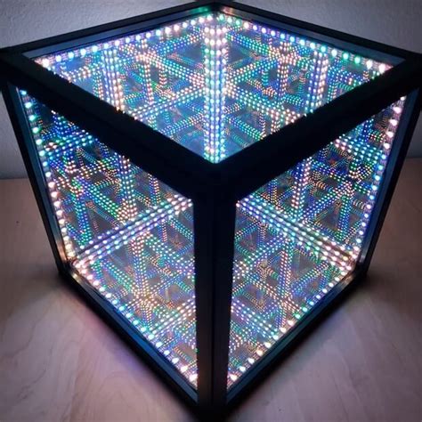 Hypercube Der Transdimensionaler Leuchtwürfel