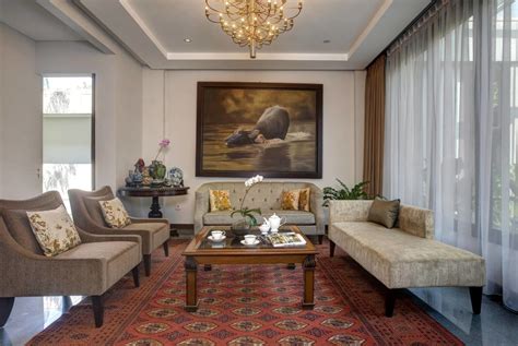 Langsung saja yuk disimak deretan gambar ruang tamu minimalis yang inspiratif! Sentuhan Warna Emas untuk Rumah Mewah yang Elegan - ARSITAG