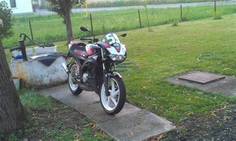 Besides, it's possible to examine each page of the guide singly by using the scroll bar. Aprilia Rs Tuono 50 50 cm3, 2003 god.