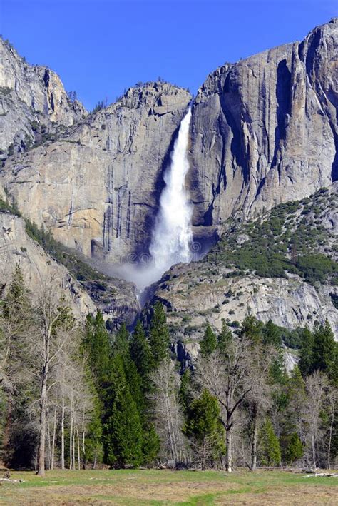 Wasserfall In Yosemite Nationalpark Kalifornien Stockbild Bild Von