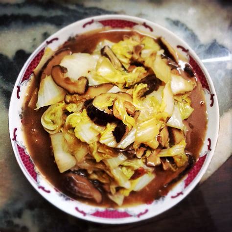 Heat peanut oil in wok until hot but not smoking. Braised Cabbage with Dried Shrimp and Mushroom 白菜燜香菇蝦米 ...