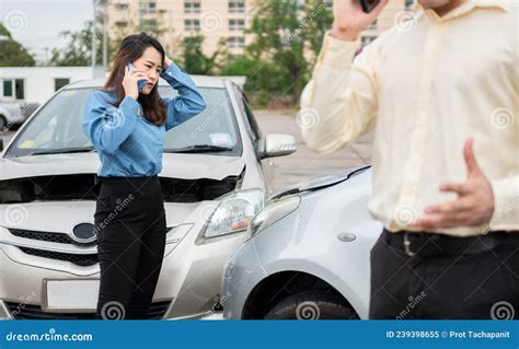 Two Drivers Call Insurance After A Car Accident Before Taking Pictures