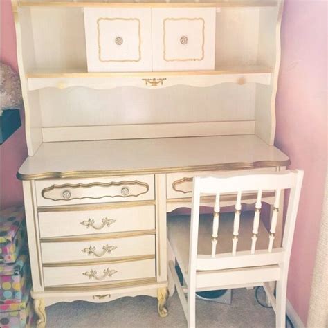 If you're one of those people who has been wearing your hair the same way for as long as you can remember, then i'm guessing you haven't changed your decorating style much. French Provincial Vintage Furniture Bedroom Set This is an ...