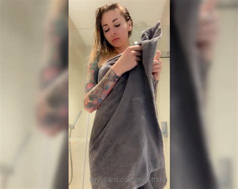 Watch Online Tina Aka Missttkiss Onlyfans Morning Shower On X Video
