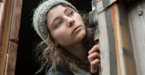Check out the first official trailer of leave no trace, the upcoming drama movie directed by debra granik and starring ben foster, thomasin harcourt just from the trailer one can tell that thomasin harcourt mckenzie is totally nailing the role. Reviews - Reverse Shot