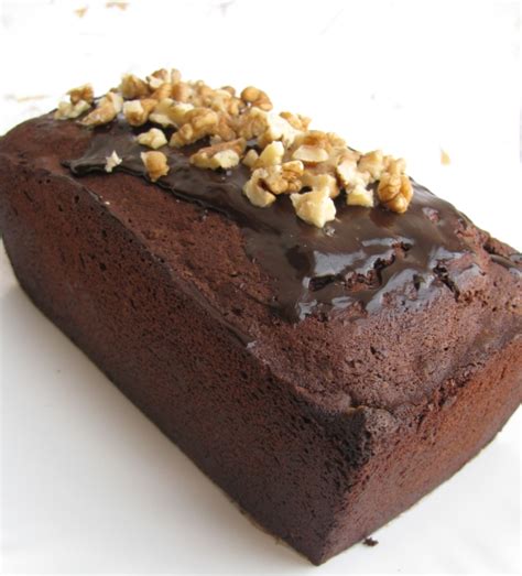 Moist and delicious with a big hit of banana flavour. Foodie by chance !: Chocolate Walnut Cake