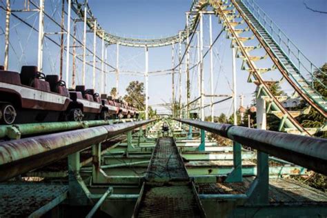 Japan Abandoned Amusement Park 29 Pics