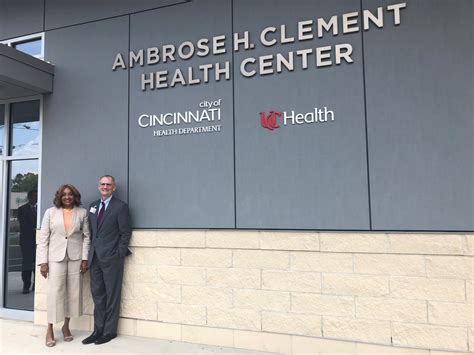 Uc Uc Health And Cincinnati Health Department Provide Free Flu Shots To