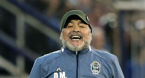 Así jugaba el maradona que no fue. Maradona en "modo Tusa": Mira la reacción viral del gran ...
