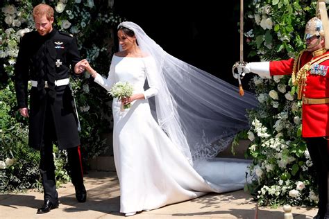 Details You Never Noticed About Meghan Markle's Wedding Dress | Reader