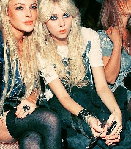 Simple High O Blog Taylor Momsen De Gossip Girl Está Andando Com Lindsay Lohan