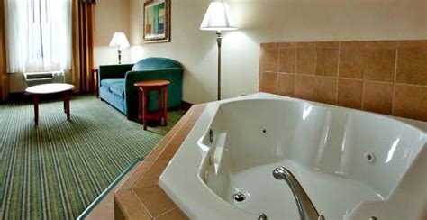 Peter's and the room was perfectly clean and spacious, even a little fridge with a few snacks and drinks in! Virginia Hot Tub Suites - Hotel Rooms With Private Jetted ...