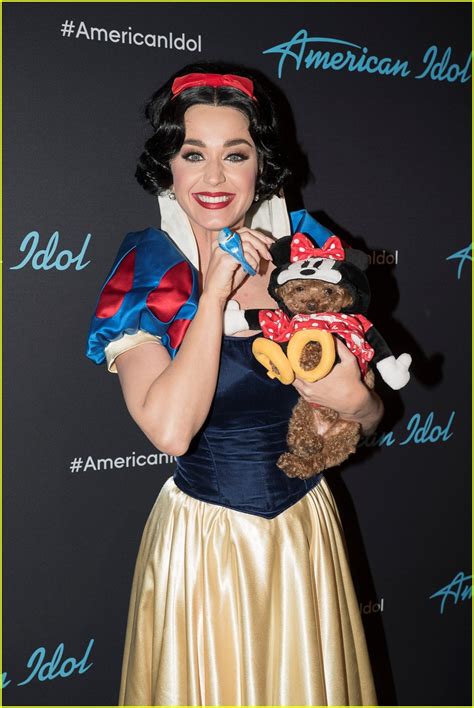 Katy Perry Dresses As Snow White For Disney Night On American Idol