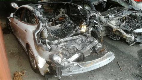 Tesla Model S Goes Up In Flames But The Battery Pack Didnt Ignite