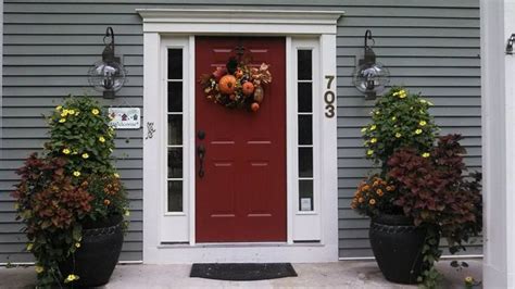 Here are 100 more benjamin moore paint color favorites: New front door color: Benjamin Moore Carriage Red. House ...