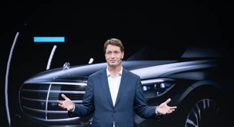Mercedes Chef Källenius will mit seiner Electric Only Strategie Tesla