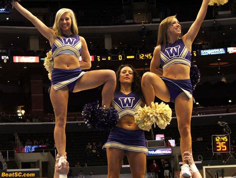 Washington Huskies Cheerleaders College Cheer Cheerleading Washington Huskies