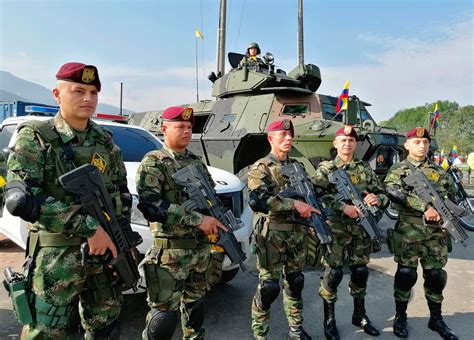 Genera un ambiente de paz, seguridad y desarrollo, que garantiza el orden constitucional de la nación. Ejército Nacional activa en Bogotá el dispositivo de ...