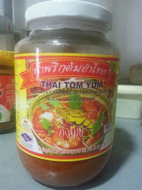 (in malaysia i'd use only, only three inches of the white part from the base of the lemongrass because we had a huge lemongrass bush. Thai tom yam paste : kung thai brand | CoCoLiCiOuS