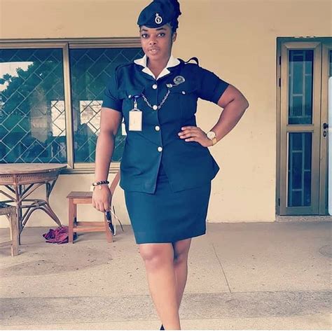 20 Pictures Of Hot Ghana Police Ladies Trending Online Photos