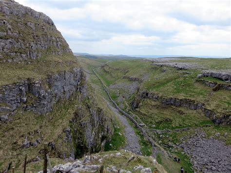 Walk To Gordale Scar And Malham Cove Yorkshire Dales Walks Mud And Routes