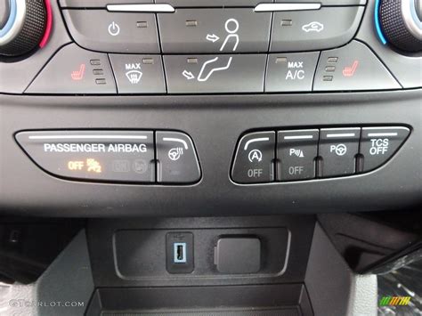 2018 Ford Escape Titanium 4wd Controls Photo 123164949