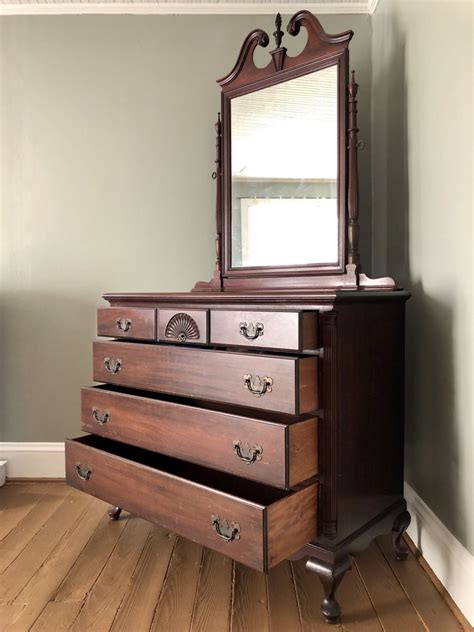 Yet others redesign their homes and want furniture that complements décor while some have little or no use for excess furniture. Help With Value Of 3 Piece Mahogany Georgetown Galleries ...