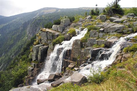 Das riesengebirge ist das höchste gebirge in der tschechischen republik und es ist auch das einzige tschechische gebirge mit hochgebirgscharakter. Die schönsten Wanderungen im Riesengebirge, visitkrkonose.cz