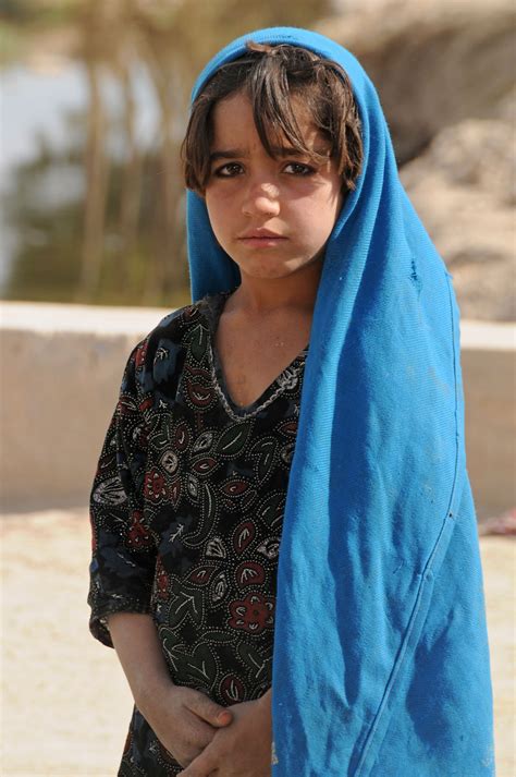 file afghan girl 4272097943 wikimedia commons