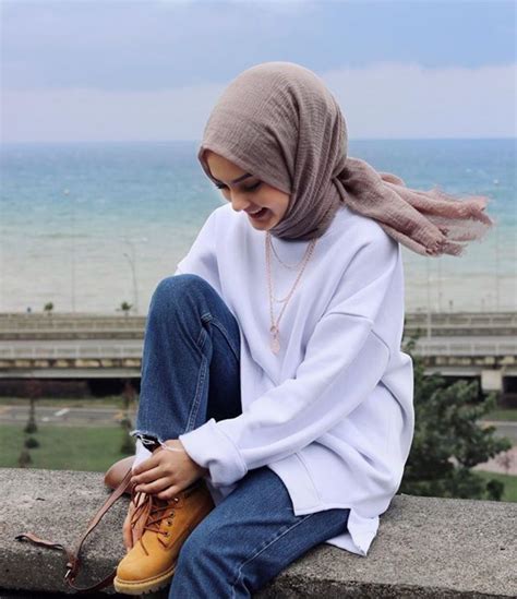 pin by ｡･ ˚ ｡ on pfps🍭 hijab fashion inspiration hijabi outfits casual hijab style casual