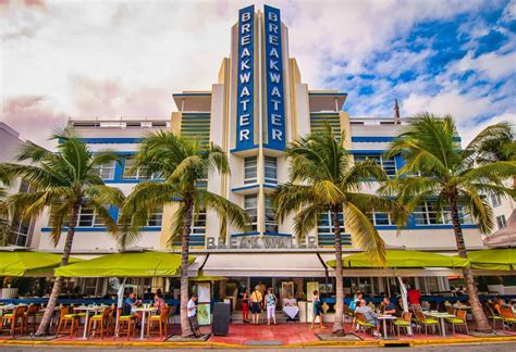 Art Deco Tours 1 Walking Tour And Cocktail Tour In Miami Beach