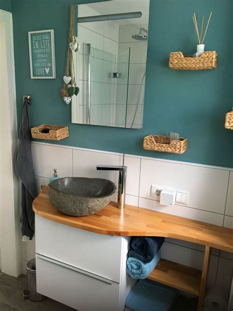 kleines Bad mit DIY Waschtisch mit Natursteinwaschbecken aus IKEA Godmorgon Unterschrank Ikea
