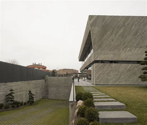 The Concrete Open Box House By A Cero In Madrid Spain