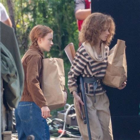 Stranger Things Nancy Wheeler Max Natalia Dyer Sadie Sink Season 4 On The Set Behind The