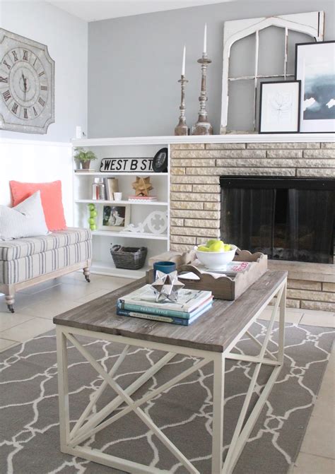 Set the top face down on the ground and attach the base through the horizintal runner using wood glue and 2.5 wood screws. 12th and White: Modern Farmhouse Coffee Table