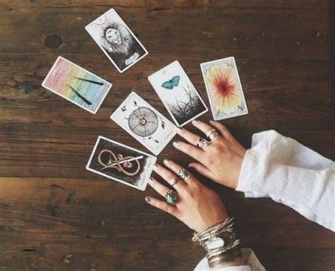 Oracle spreads offer encouragement and support when we may feel unsure or blocked. DIY INSPIRATION || Oracle + Tarot Cards | Fancy Made
